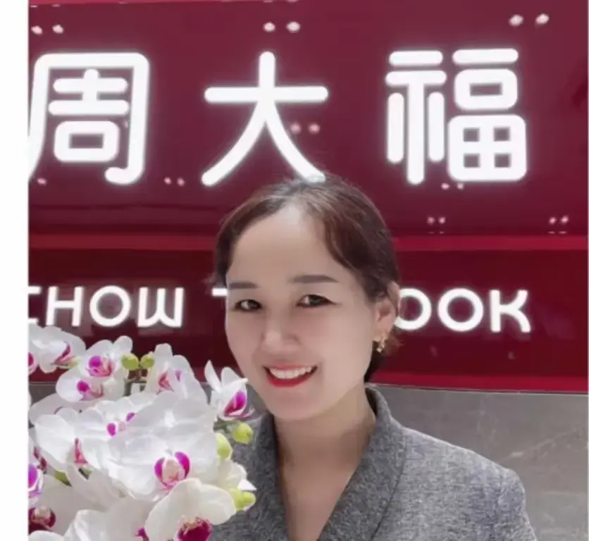 盐城周大福金店一拖三事件完整版-射阳周大福突发一拖三视频-速存全集-完整版视频在线观看