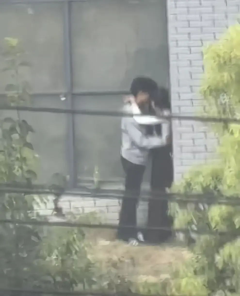 《蚌埠职教园情侣野外视频》全网热议-原生态高清完整版免费看-蚌埠职教园情侣野外视频事件后续抢先鉴赏