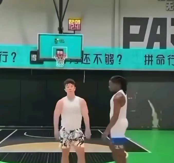 《牛教练的裤子》1080P高清完整版-《牛教练的裤子》黑哥偷袭爆笑名场面-免费观看不收一分钱